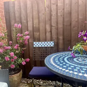 Holiday home Entire Two Bed Coach House Super King Beds Turn Into Singles, Exeter